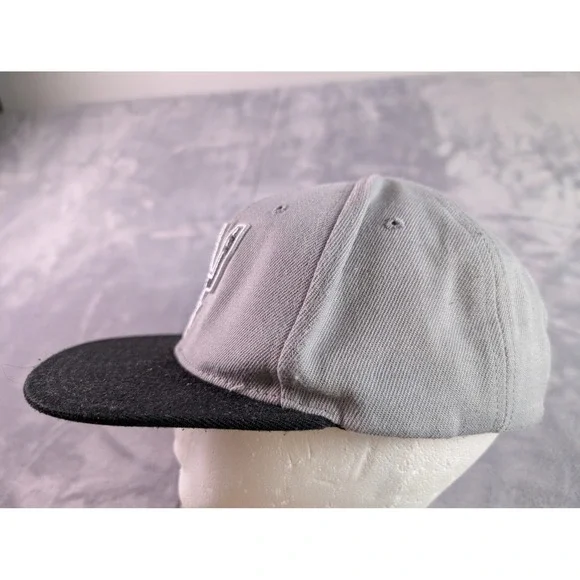 Mitchell & Ness San Antonio Spurs 2007 NBA Finals Snapback Hat Grey Black Mens - Picture 2 of 7